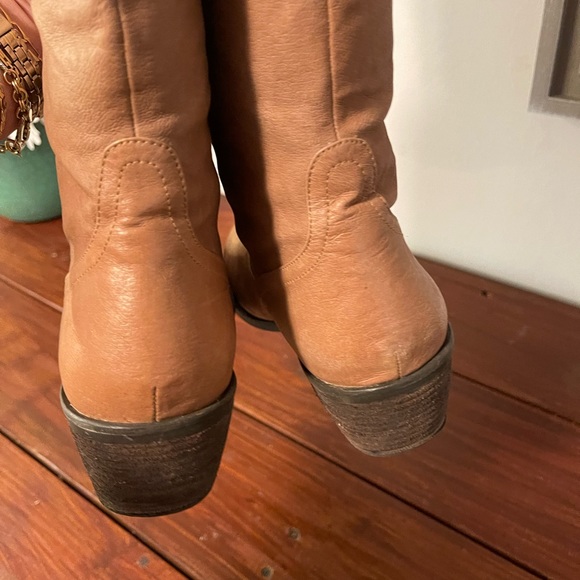 Naughty Monkey size 9.5 tan pull on boot - Picture 4 of 7